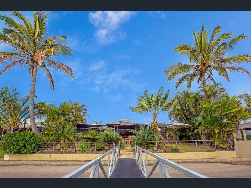 343 Bayview Street, Hollywell QLD 4216