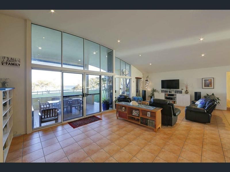 154 Barolin Esplanade, Coral Cove QLD 4670