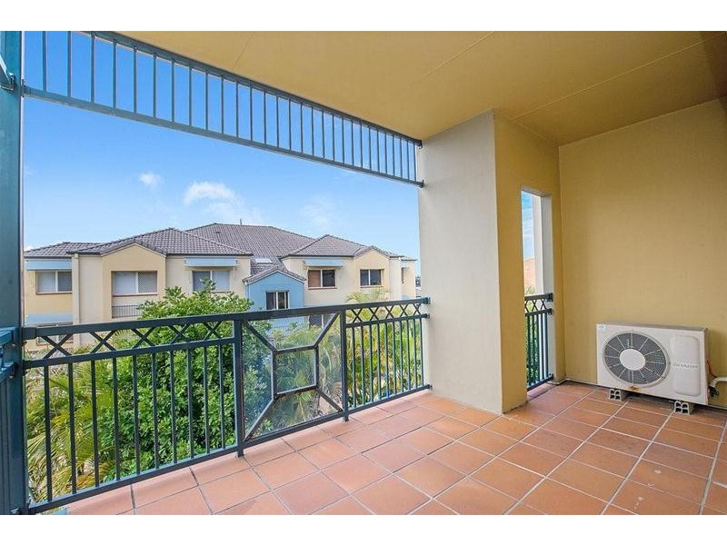 13/82 Limetree Parade, Runaway Bay QLD 4216