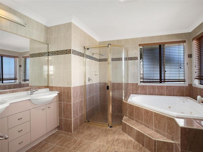 26 Sabrina Avenue, Helensvale QLD 4212