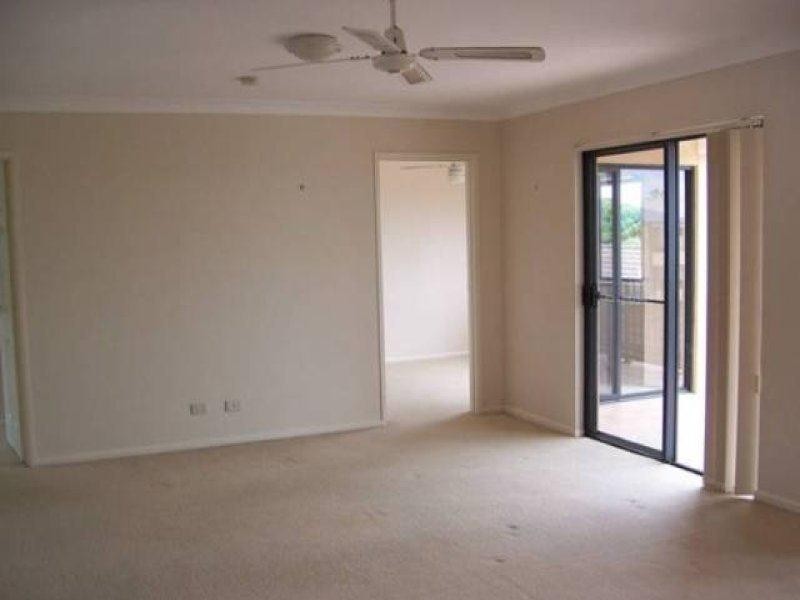 8/31 Middle Street, Labrador QLD 4215