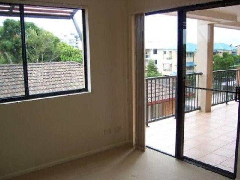 8/31 Middle Street, Labrador QLD 4215