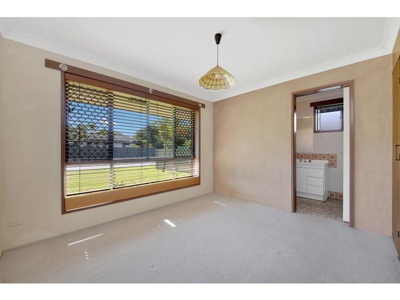 4 Numeralla Avenue, Ashmore QLD 4214