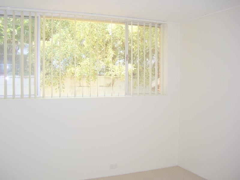 6/4 Marine Parade, Southport QLD 4215