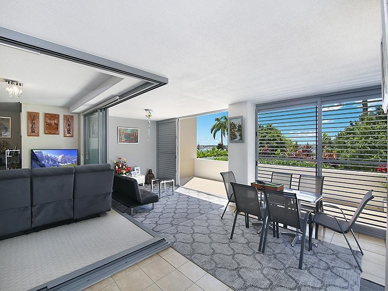 202/105 Scarborough Street, Southport QLD 4215