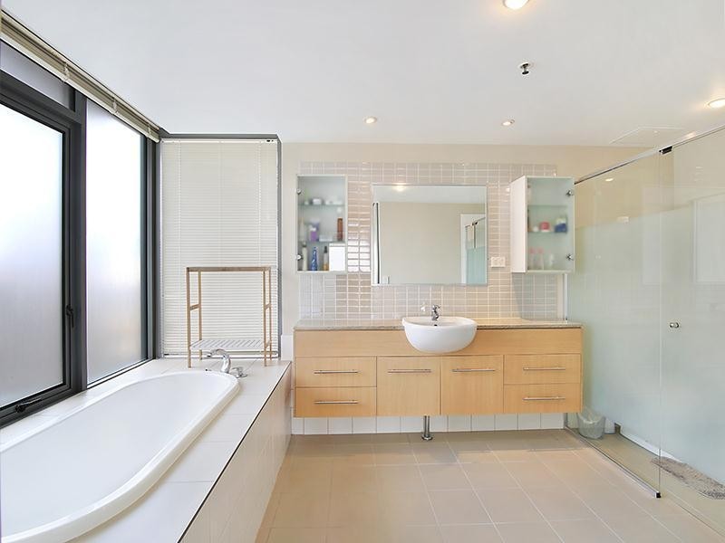 202/105 Scarborough Street, Southport QLD 4215