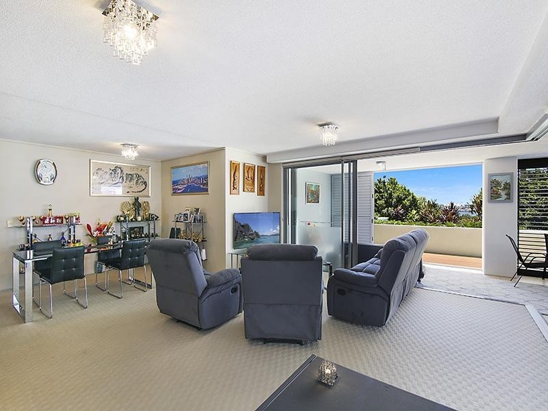 202/105 Scarborough Street, Southport QLD 4215