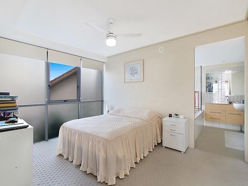 202/105 Scarborough Street, Southport QLD 4215