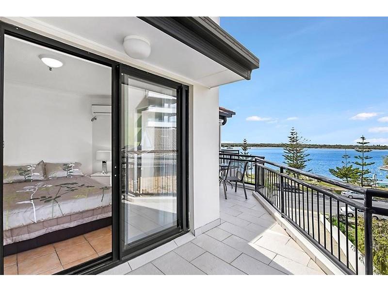 28/452 Marine Parade, Biggera Waters QLD 4216