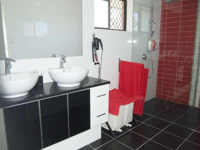 11 Caroline Avenue, Southport QLD 4215