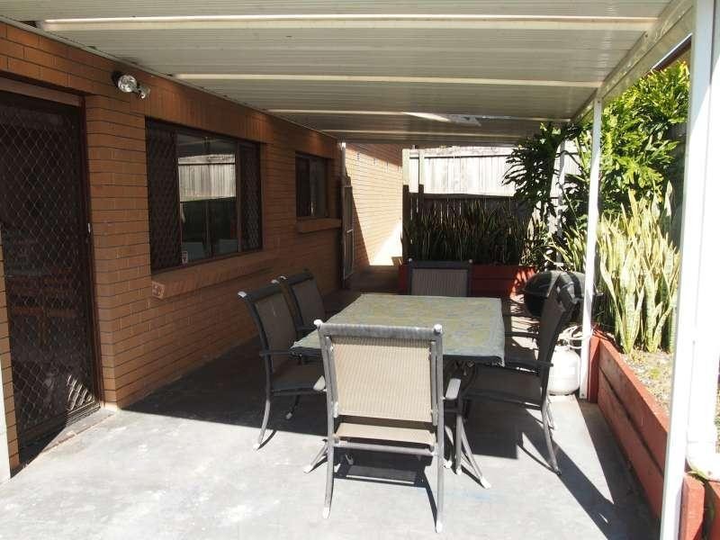 11 Caroline Avenue, Southport QLD 4215