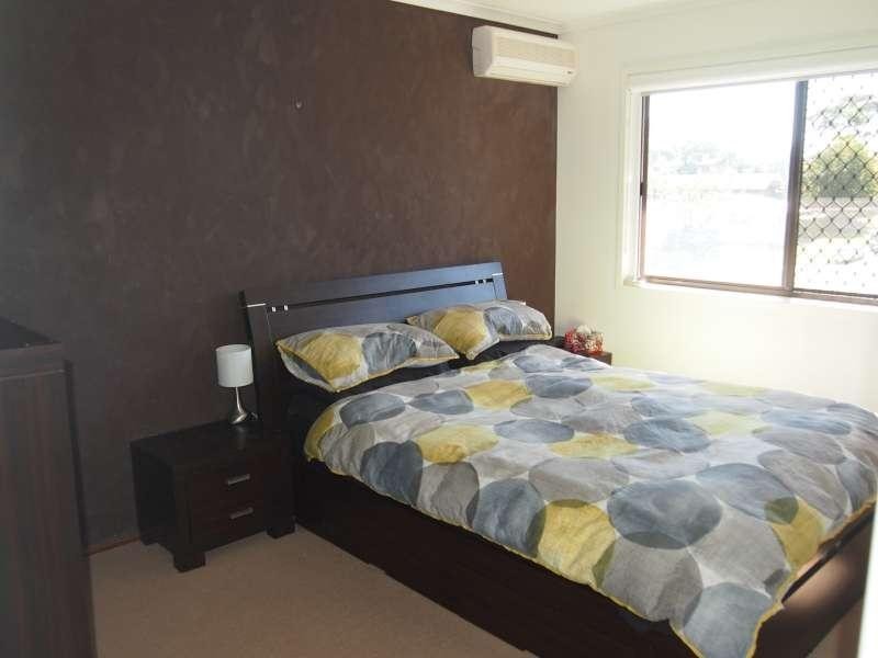 11 Caroline Avenue, Southport QLD 4215