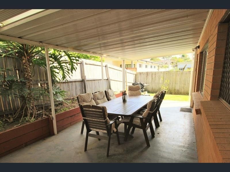 11 Caroline Avenue, Southport QLD 4215