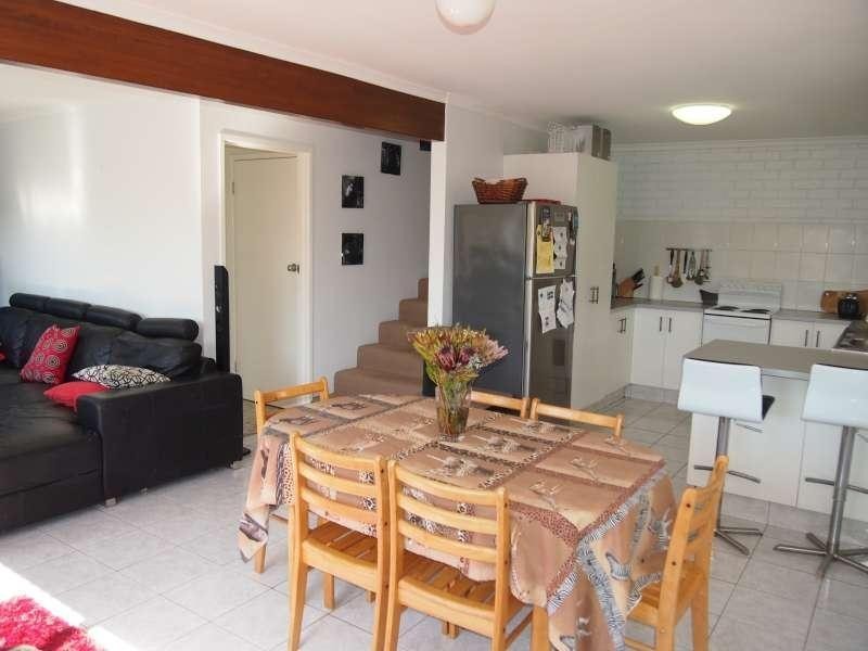 11 Caroline Avenue, Southport QLD 4215