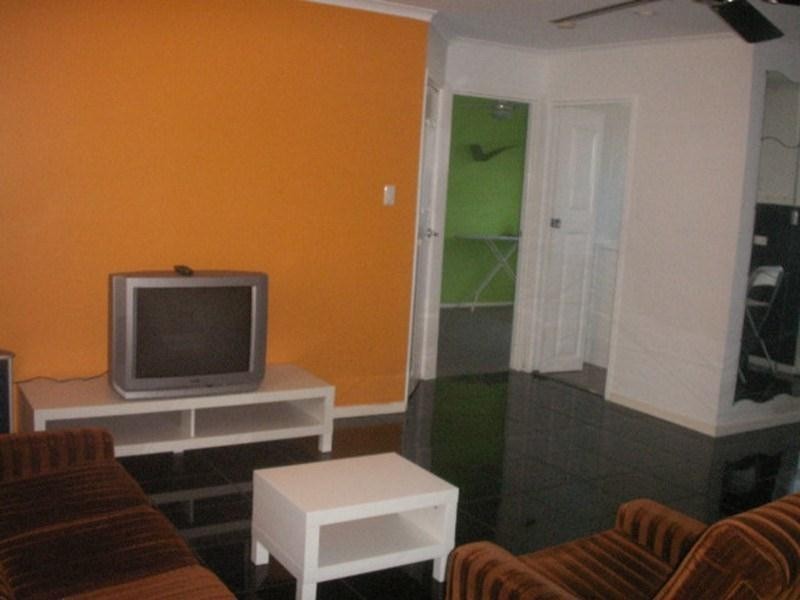 11 Caroline Avenue, Southport QLD 4215