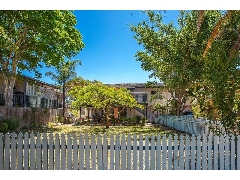 20 Ashbourne Terrace, Biggera Waters QLD 4216