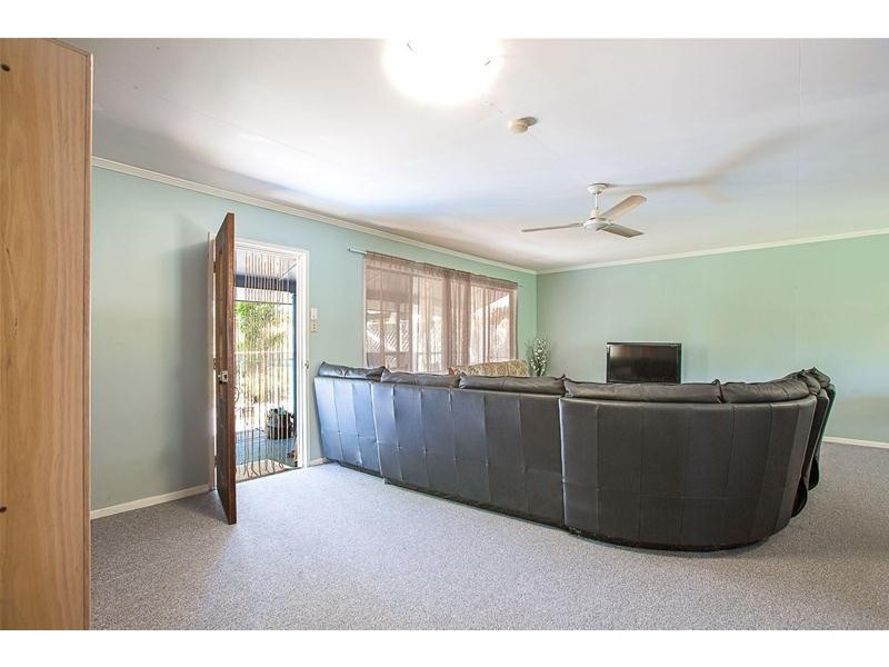 20 Ashbourne Terrace, Biggera Waters QLD 4216