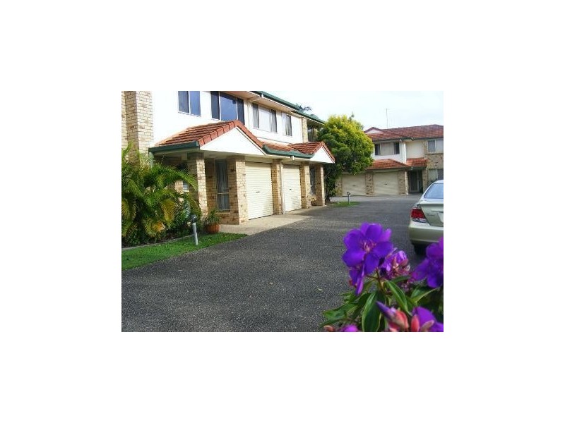 2/106 Pohlman Street, Southport QLD 4215