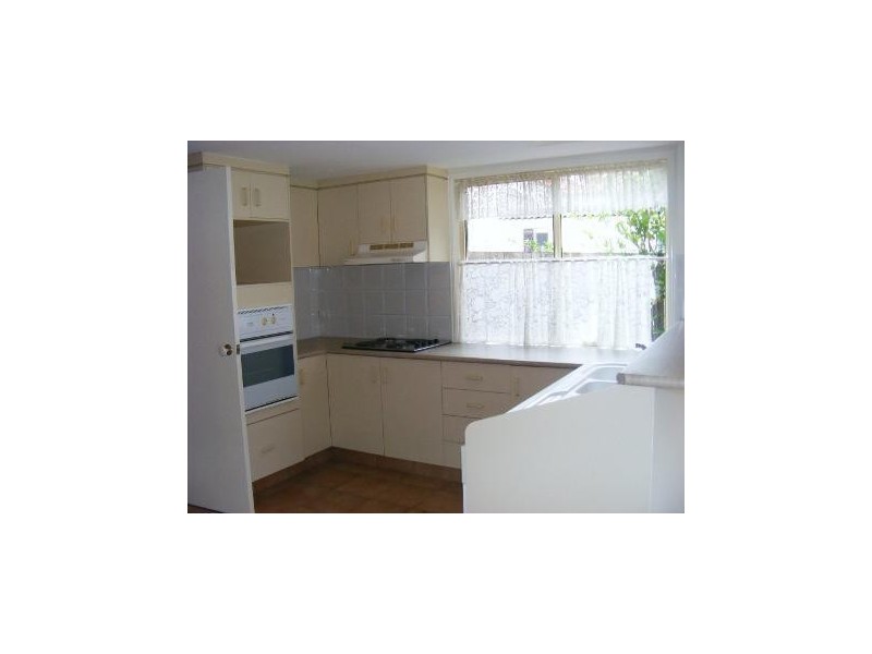 2/106 Pohlman Street, Southport QLD 4215