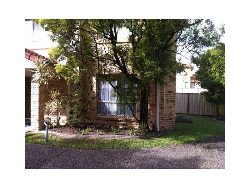 2/106 Pohlman Street, Southport QLD 4215