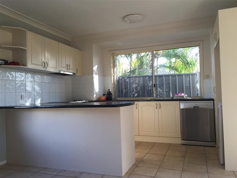 17 Wyndham Avenue, Southport QLD 4215