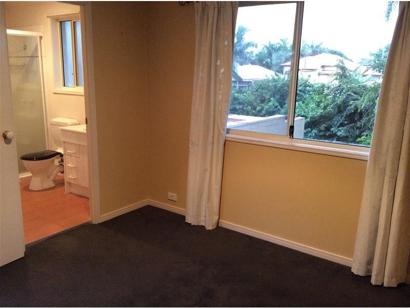 17 Wyndham Avenue, Southport QLD 4215