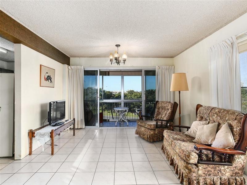 3/28  Marine Parade, Southport QLD 4215