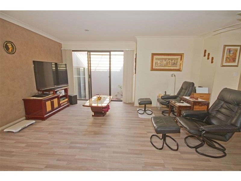 24/24 Amsonia Court, Arundel QLD 4214