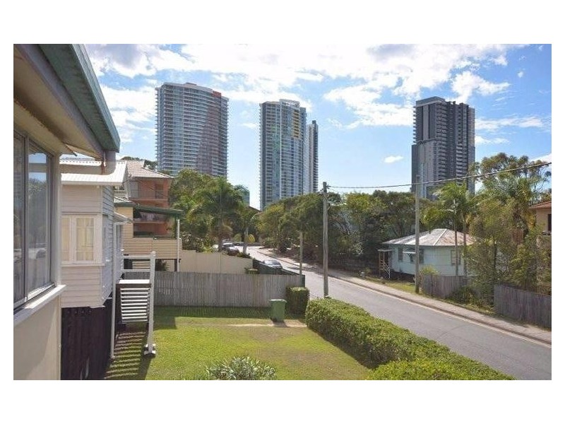 6 Gillian Lane, Southport QLD 4215