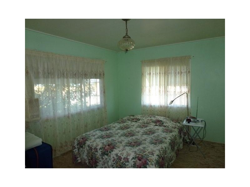 16 Wentworth Street, Bowen QLD 4805