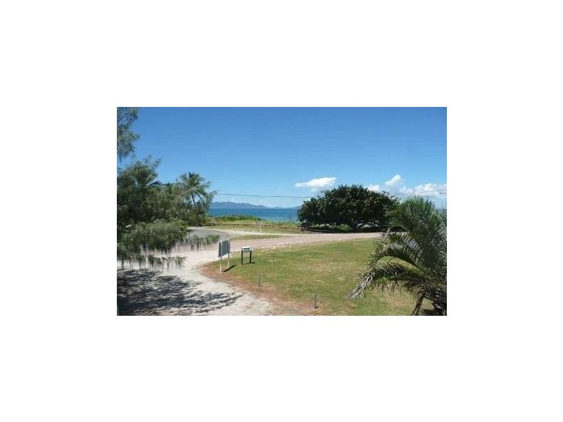 1,2,3/23 Bluewater Parade, Bowen QLD 4805