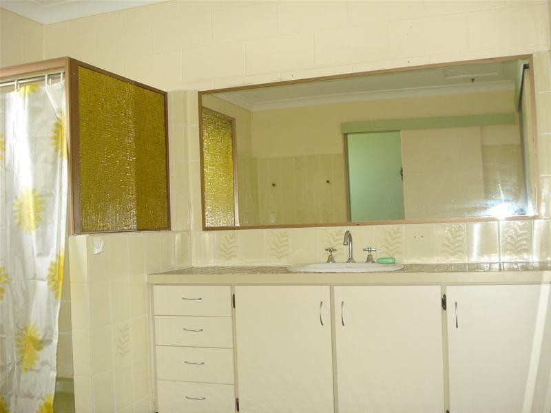 12 Wentworth Street, Bowen QLD 4805