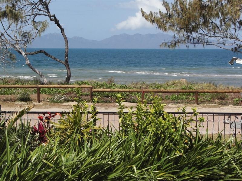 2/23 Bluewater Parade, Bowen QLD 4805