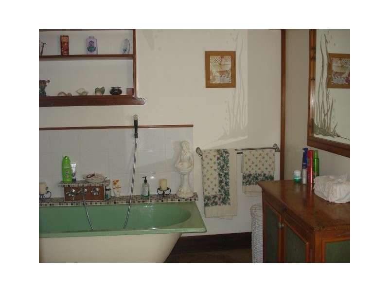 Bogie River Bush House, Bowen QLD 4805