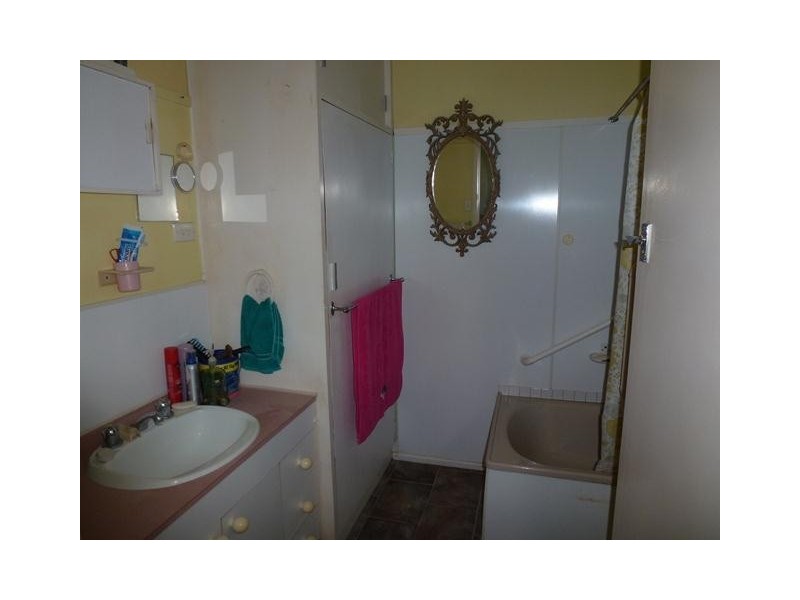 16 Wentworth Street, Bowen QLD 4805