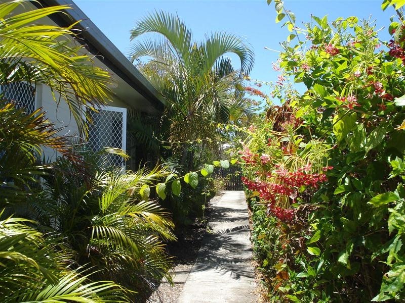 2/16 Powell Street, Bowen QLD 4805