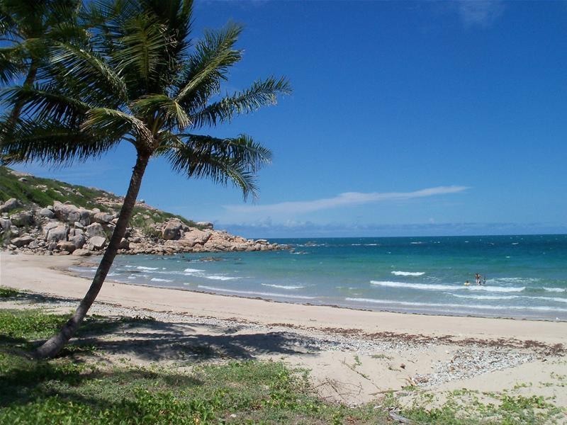 1,2,3/23 Bluewater Parade, Bowen QLD 4805