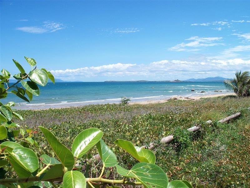 1,2,3/23 Bluewater Parade, Bowen QLD 4805