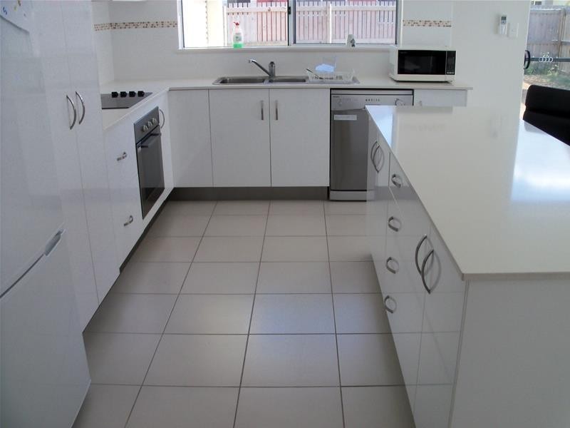 32 Seabreeze Crescent, Bowen QLD 4805