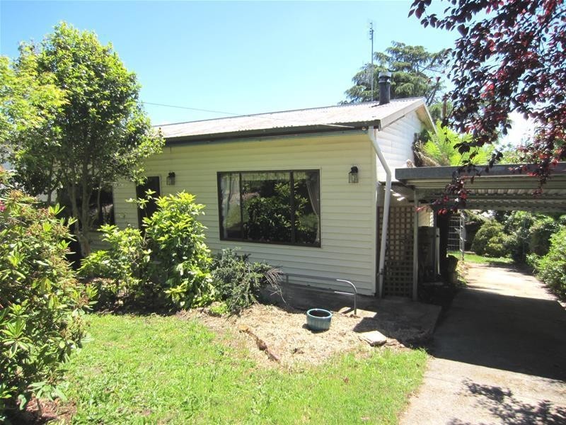 17 Jenolan Street, Oberon NSW 2787