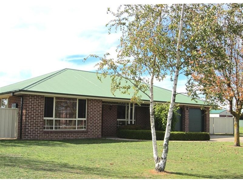 24 Brennan Crescent, Oberon NSW 2787