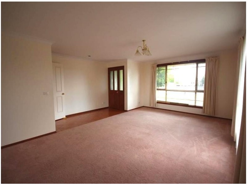 24 Brennan Crescent, Oberon NSW 2787