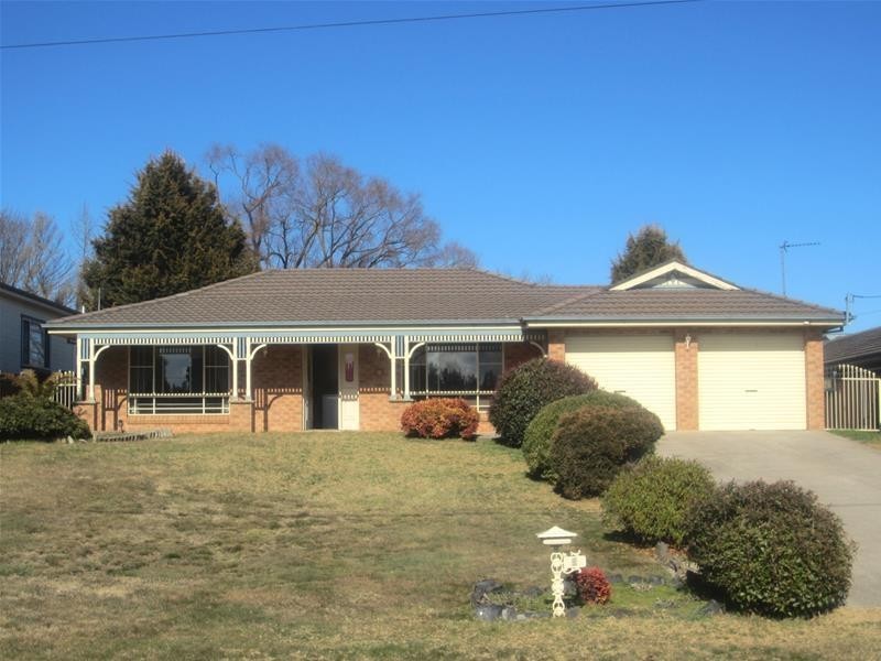 8 Herborn Street, Oberon NSW 2787