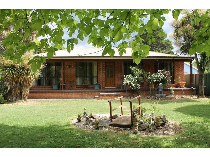 14 Carrington Avenue, Oberon NSW 2787