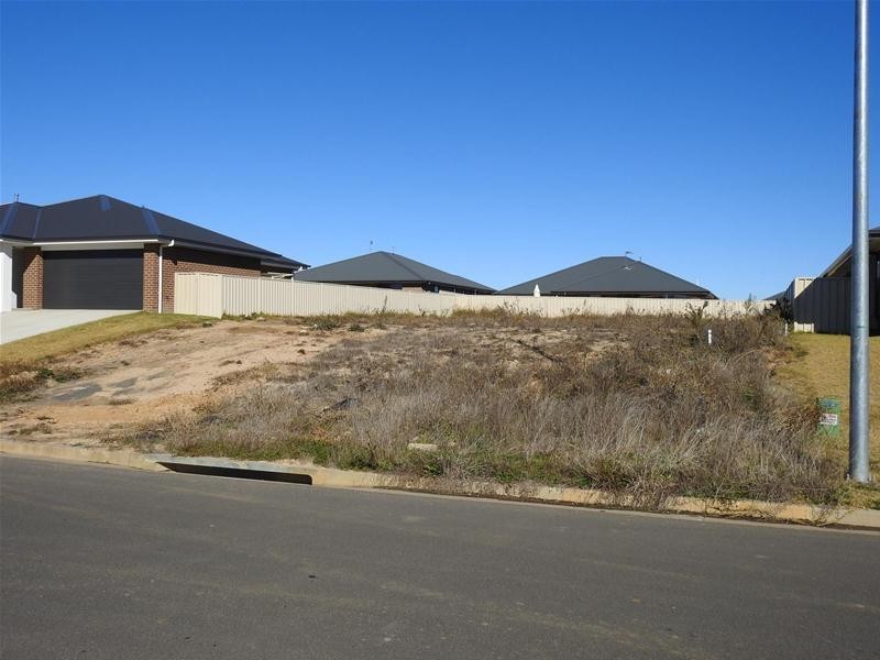 12 Newport Street, Orange NSW 2800