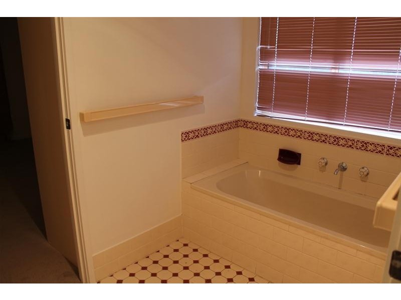 4 Shoalwater Close, Seaford Rise SA 5169