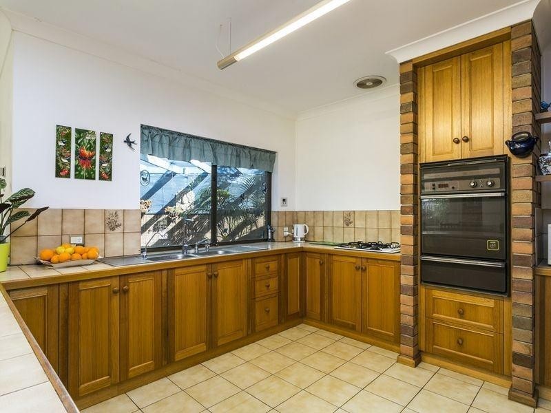 17 Fryer Street, Hallett Cove SA 5158