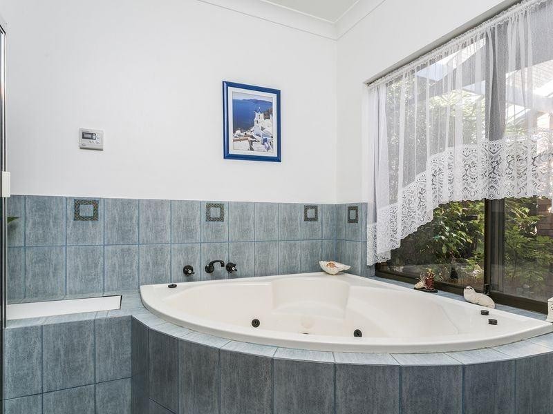 17 Fryer Street, Hallett Cove SA 5158