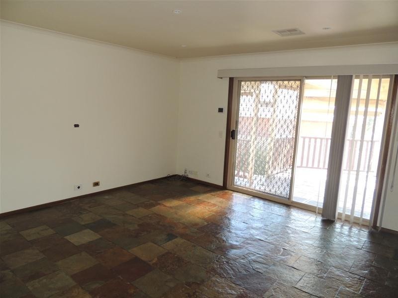 18 Brett Crescent, Hallett Cove SA 5158