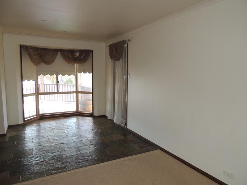 18 Brett Crescent, Hallett Cove SA 5158